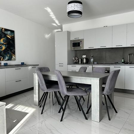 Exceptional 3-Bedroom Apartment, Sliema - Tigne Point! Luaran gambar