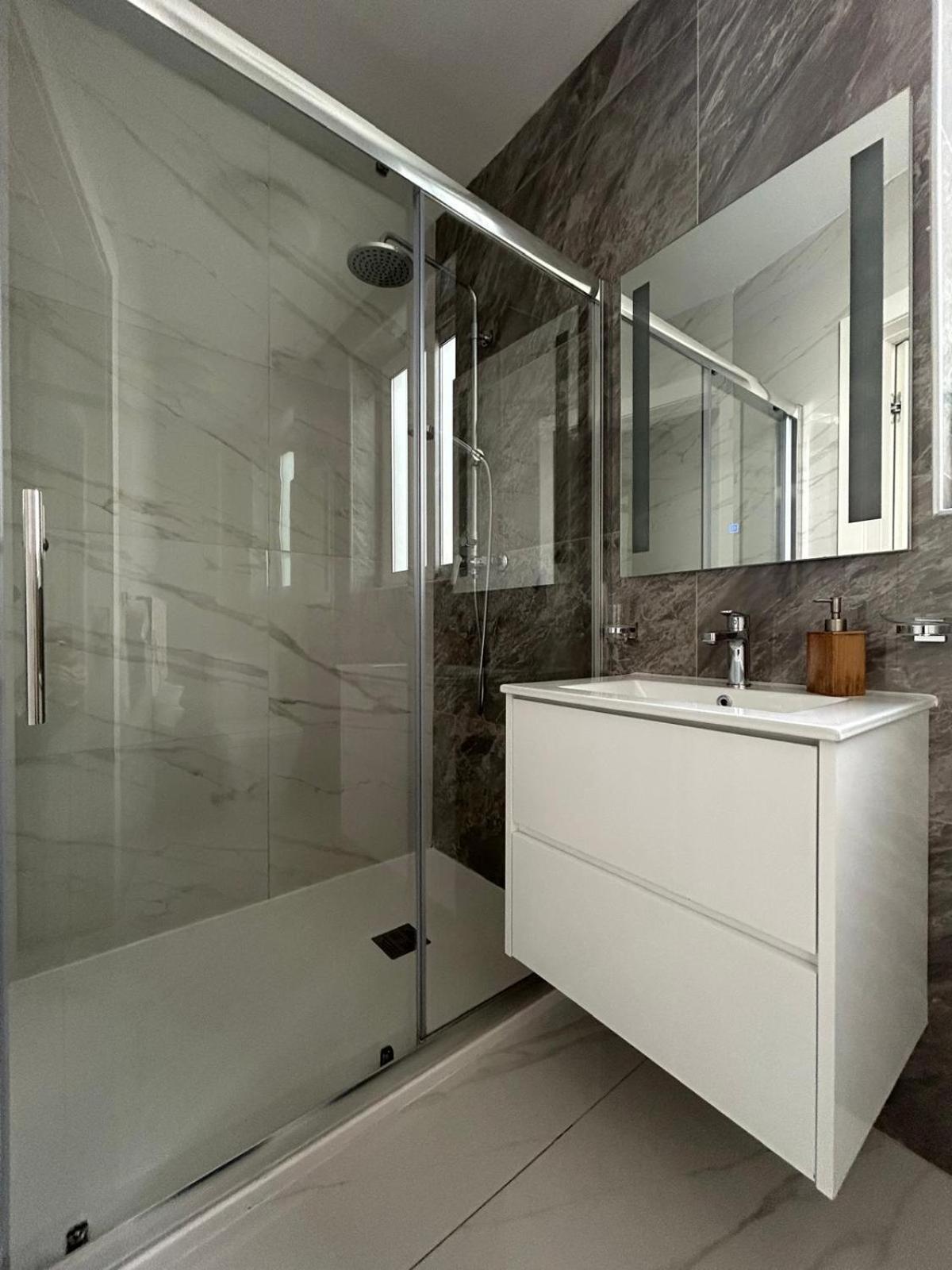 Exceptional 3-Bedroom Apartment, Sliema - Tigne Point! Luaran gambar