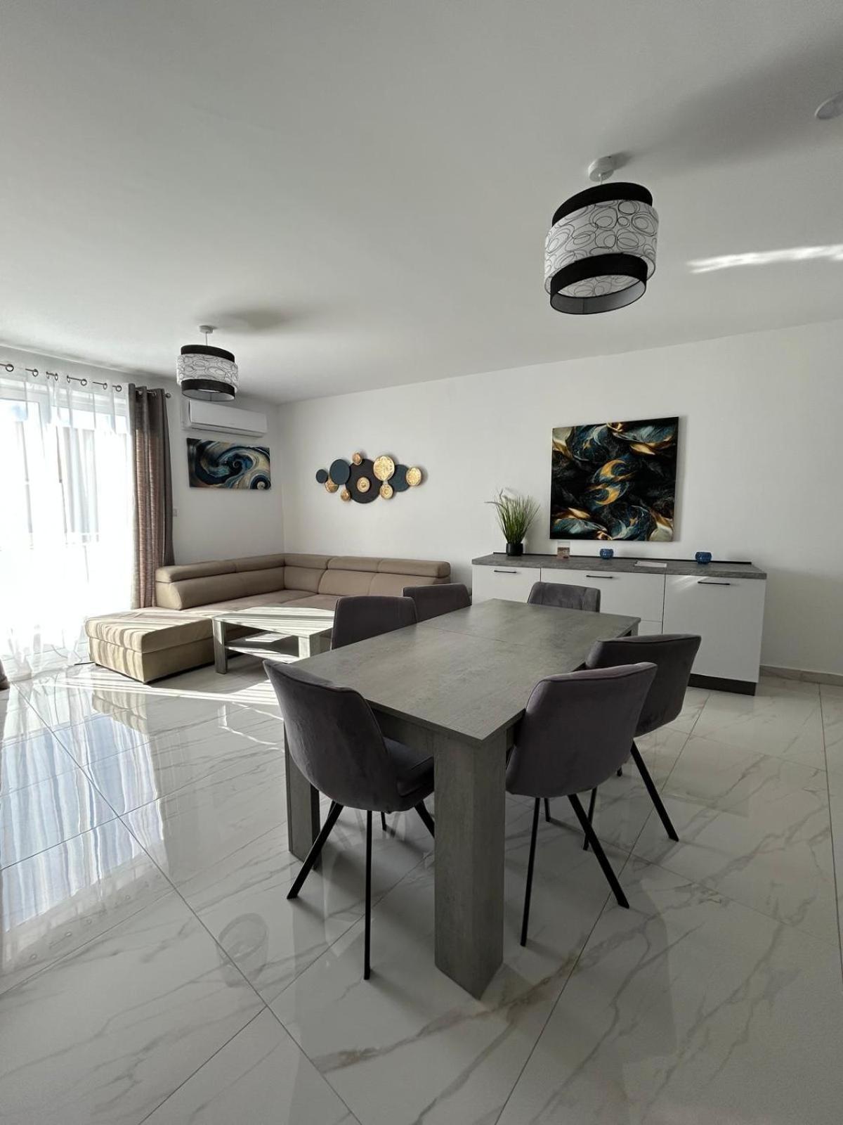 Exceptional 3-Bedroom Apartment, Sliema - Tigne Point! Luaran gambar