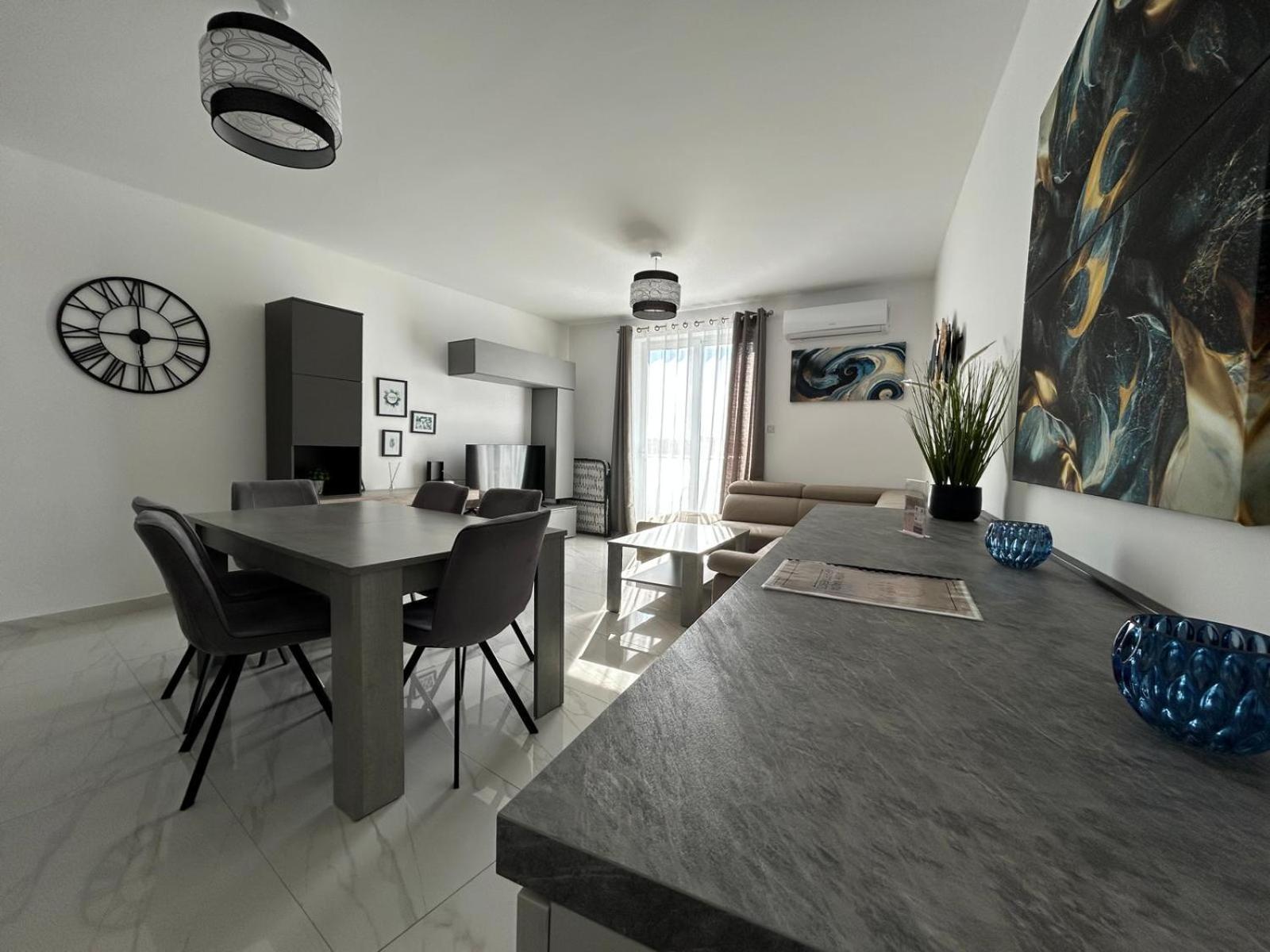 Exceptional 3-Bedroom Apartment, Sliema - Tigne Point! Luaran gambar