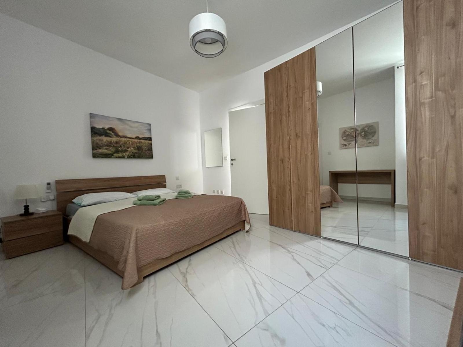 Exceptional 3-Bedroom Apartment, Sliema - Tigne Point! Luaran gambar