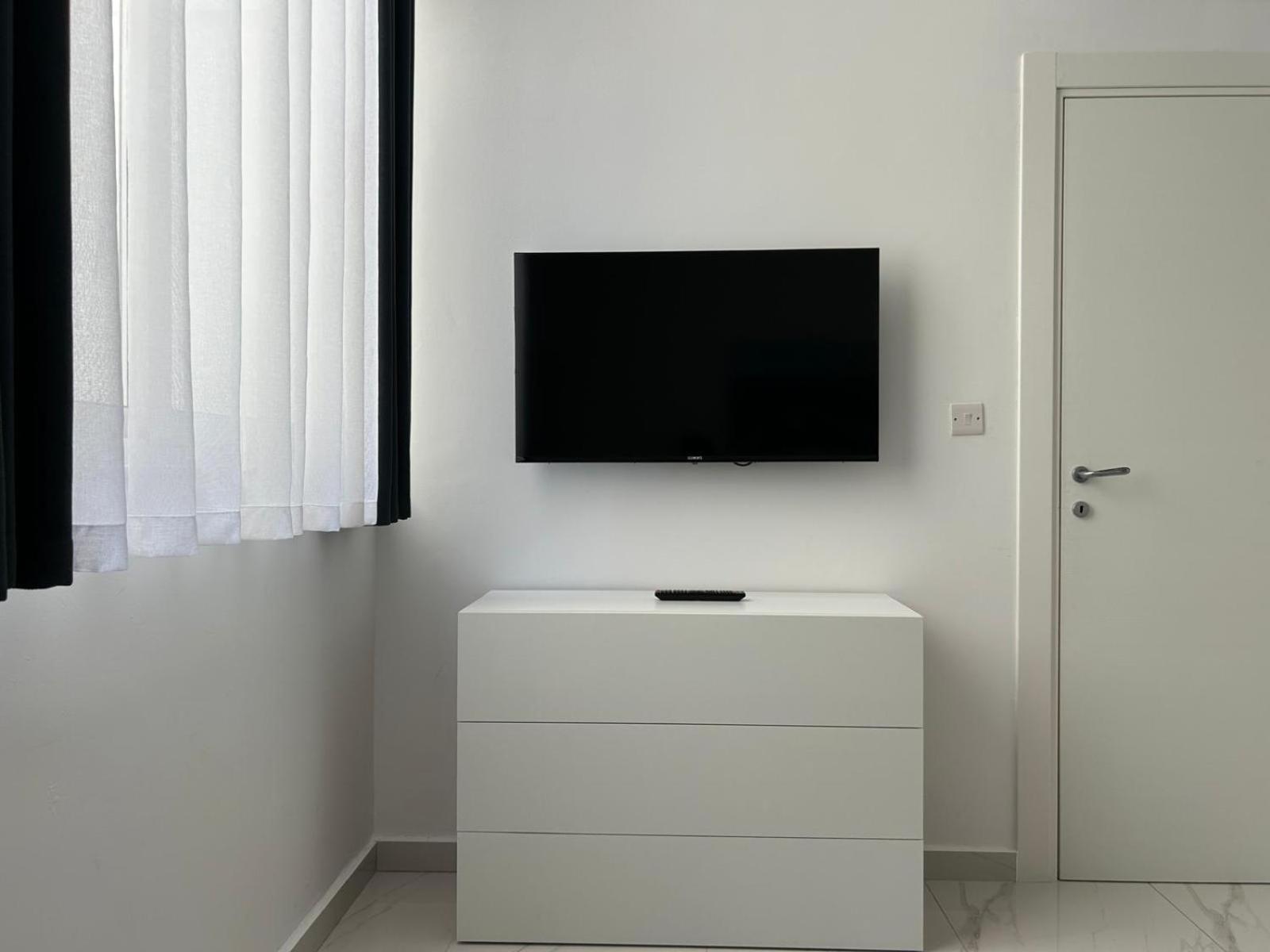 Exceptional 3-Bedroom Apartment, Sliema - Tigne Point! Luaran gambar